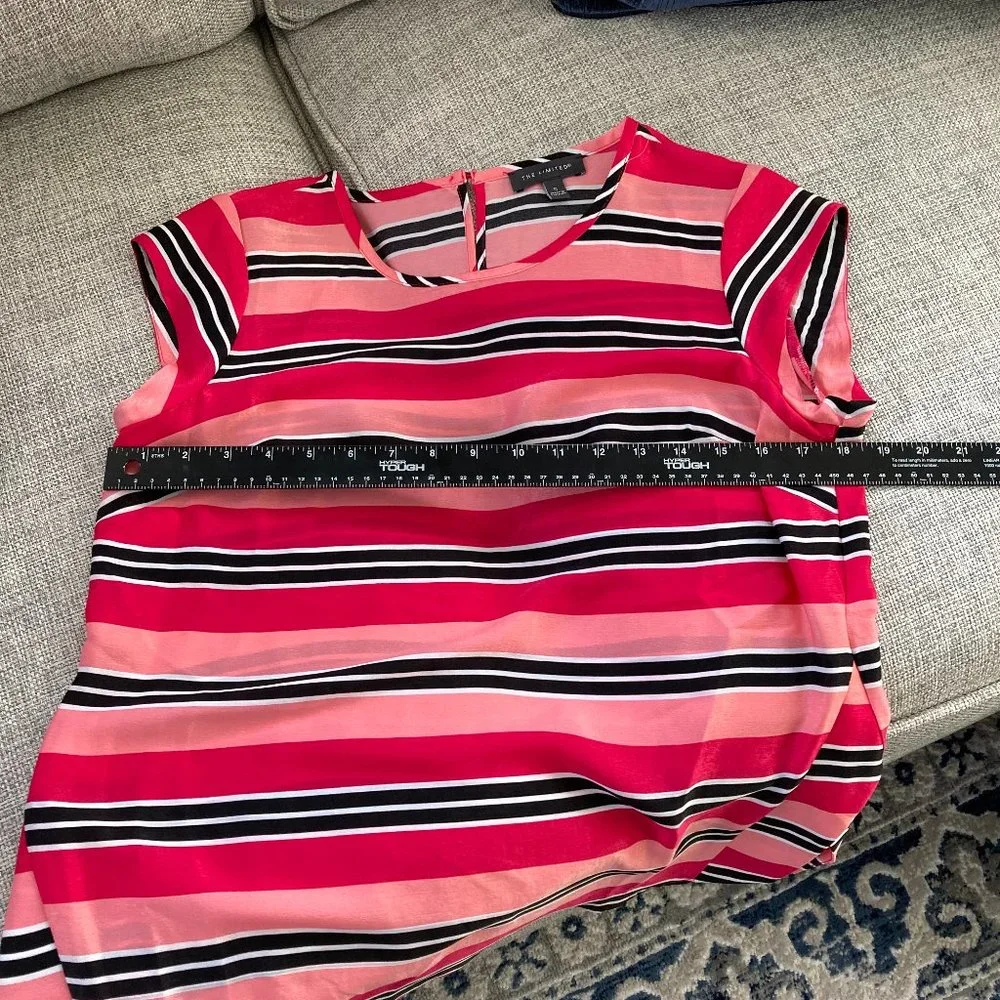The Limited Cap Sleeve Blouse - Picture 4 of 6